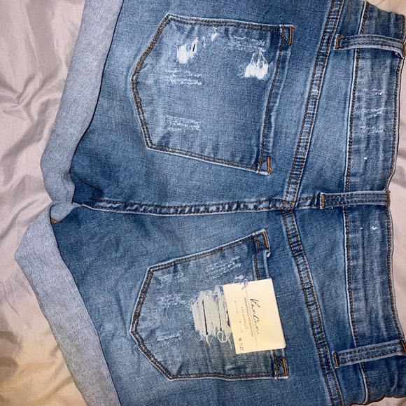 Ripped denim shorts - Picture 2 of 3